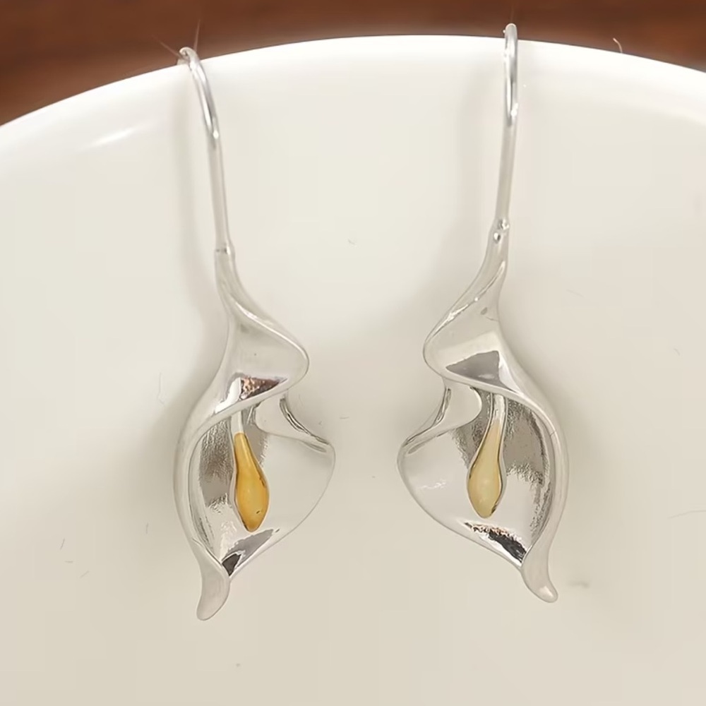 Elegant Silver and Gold Floral Earrings. Vintage Calla Lily Flower Earrings 🌷 - Picture 4 of 4